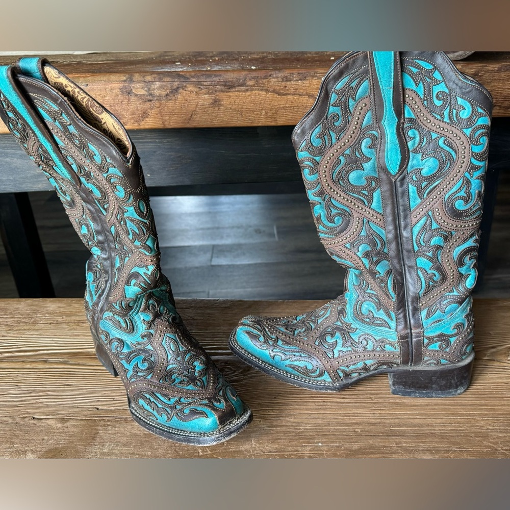 Corral boots